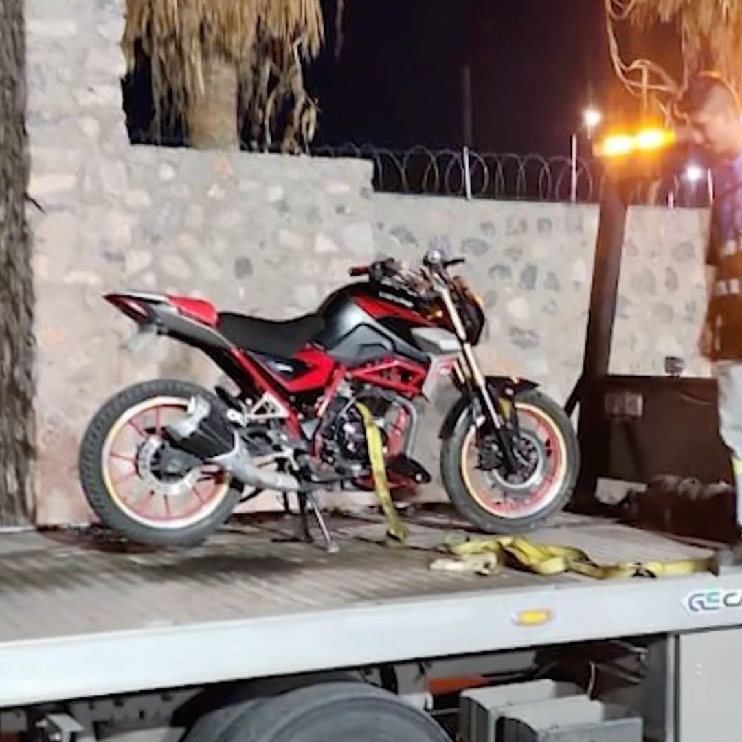 Detienen a Dos Hombres en Motocicleta con Reporte de Robo en Torreón